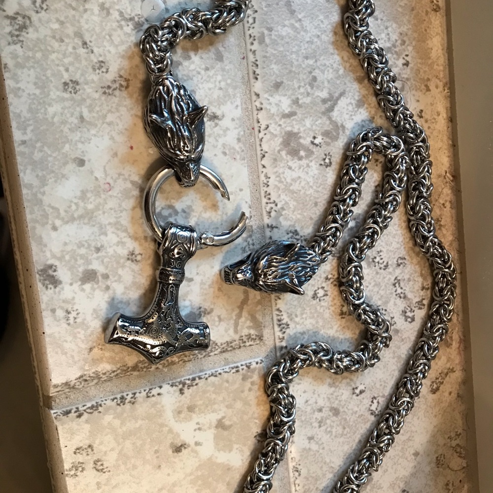 NWOT "Ancient Treasures" stainless steel Viking wolf  King chain - Picture 6 of 7